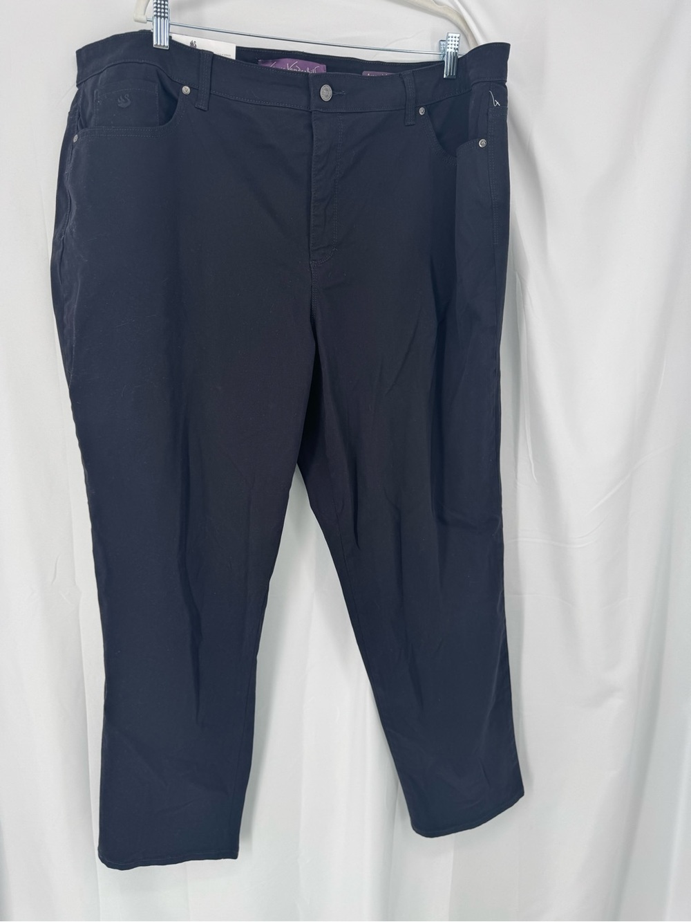 Gloria Vanderbilt Straight Leg Jeans in Black 0315